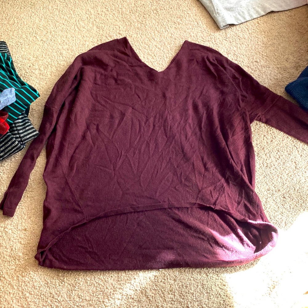 V neck high low light sweater